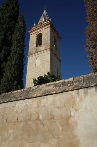 Torre de la iglesia de San Pedro de Sanlucar la Mayor, con  el antiguo alminar desde el suroeste
