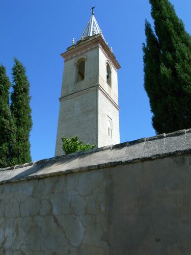 Campanario de la iglesia de San Pedro de Sanlucar la Mayor, sobre  el antiguo alminar, desde el suroeste