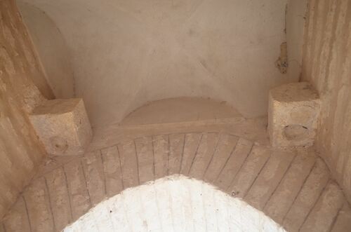 Detalle de las gorroneras de la puerta norte del alminar de Sanlucar la Mayor