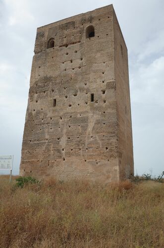 Frente suroeste de la torre de San Antonio en Olivares