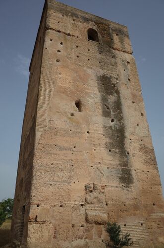 Frente noroeste de la torre de San Antonio en Olivares