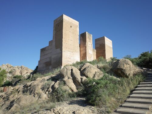 Vista del frente oriental del castillo de Blanca desde el sureste