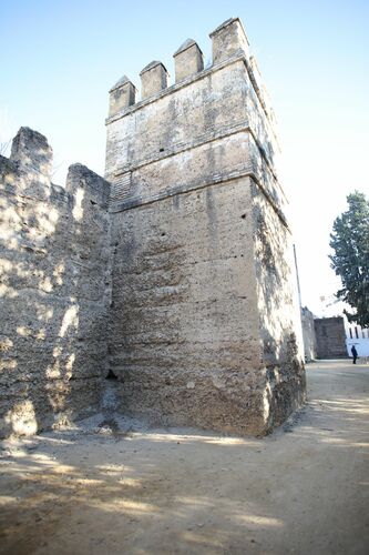 Torre de la muralla de Sevilla en los Jardines del Valle