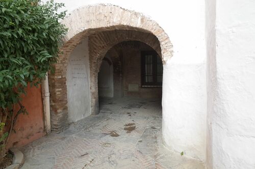 Vista de la puerta exterior del postigo del Atambor de Sevilla