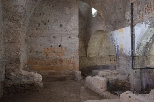 Torre meridional del Postigo del Aceite en el interior de las Atarazanas de Sevilla